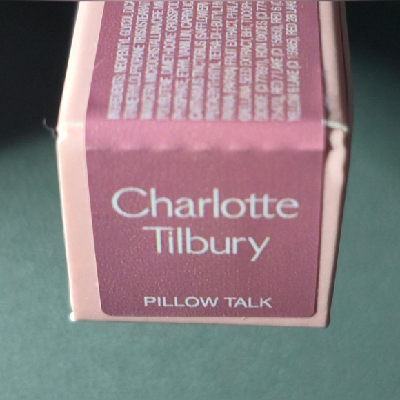 Charlotte Tilbury - Matte Revolution Hydrating Lipstick - Pillow Talk - Picture 5 of 14